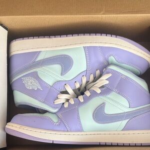 Nike Air Jordan 1 Mid ‘Purple Pulse’